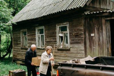 They Laughed When an Elderly Couple Exiled Themselves to a Deserted Cabin—3 days later, Karma struck