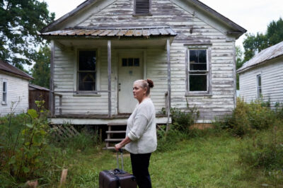 Left By Her Husband At 69: She Moved Back To The Old Suburban House And Everything Changed!