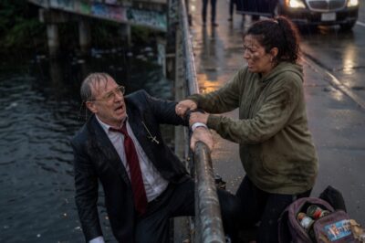 Billionaire Was About to Fall Into the River, Until a Homeless Pregnant Woman Saved Him